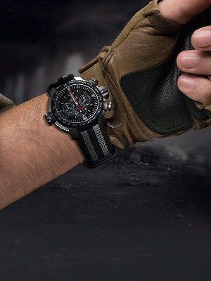 Call of Duty Chrono King SVR Accessory from The Tracker Modern Warfare (2019) Bundle
